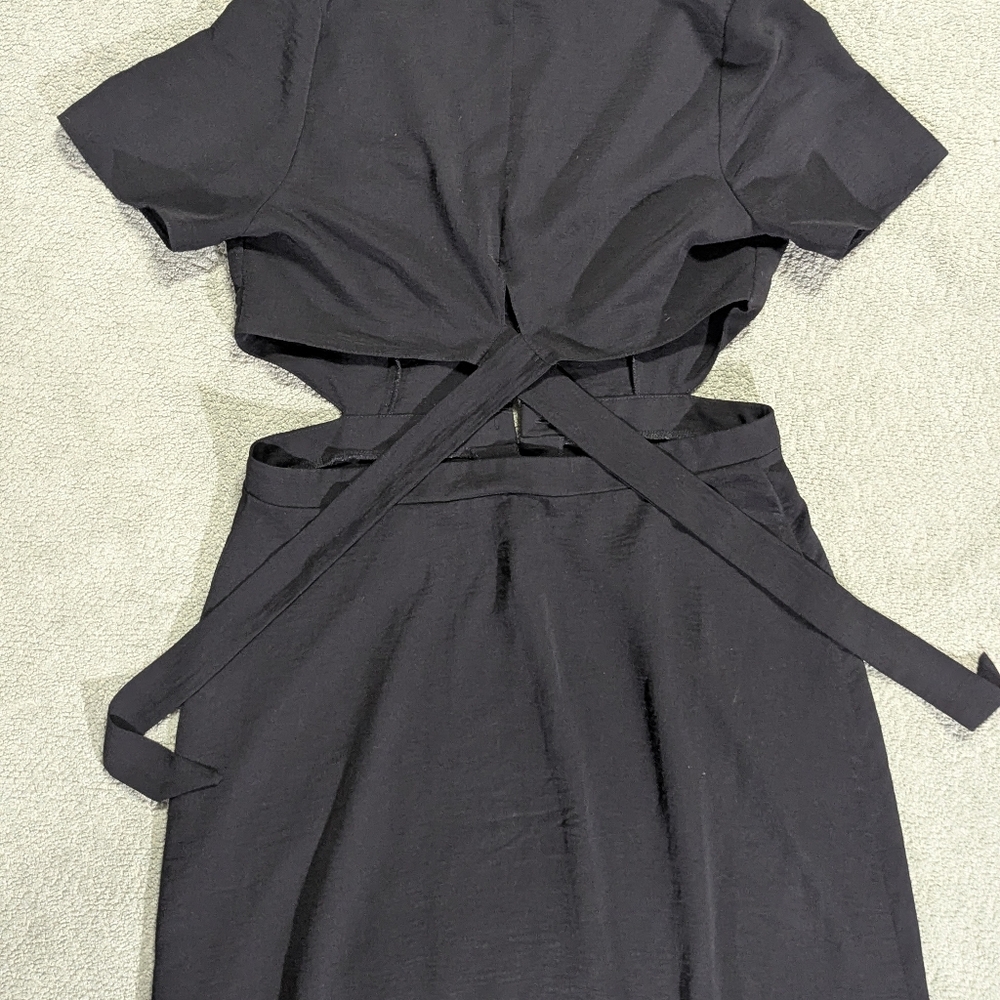 ASOS DESIGN v neck cut out waist midi dress in black - Picture 7 of 8